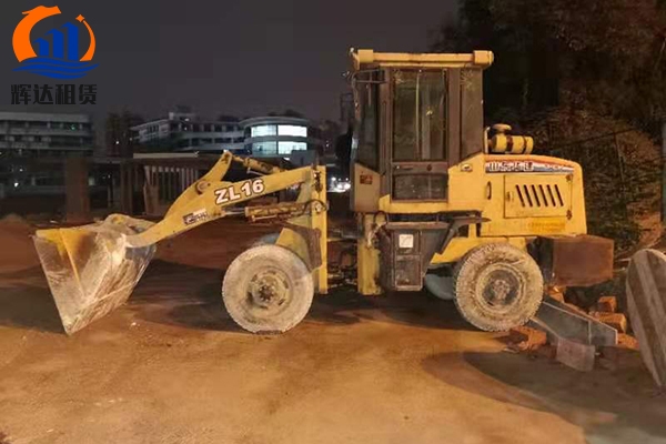 鏟車(chē)租賃施工現(xiàn)場(chǎng)