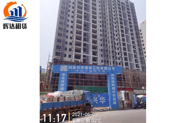 盛世佳府電動吊籃租賃施工現(xiàn)場